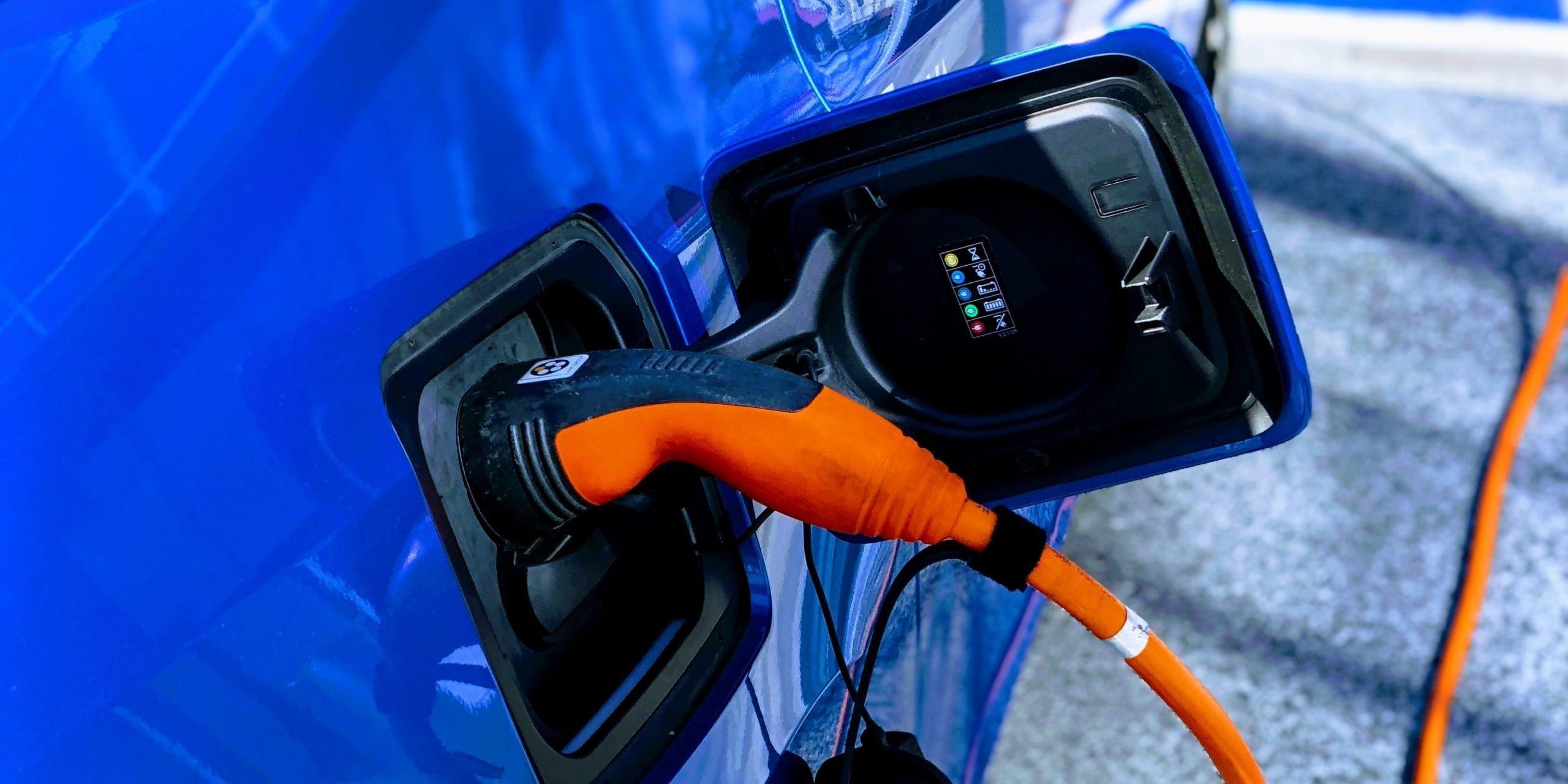 3nA7aGy7N7Mu2RUtibXxA2-john-cameron-ftIPiEdrx2s-unsplash Should I get an electric car?